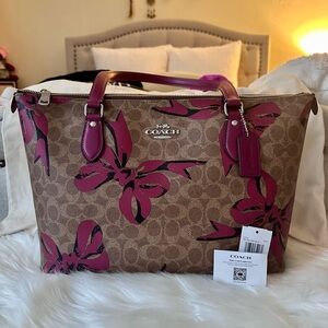Coach Gallery Tote Signature Canvas - Pink Bow 🎀